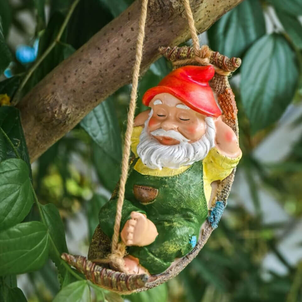 Gartenzwerg In Hängematte