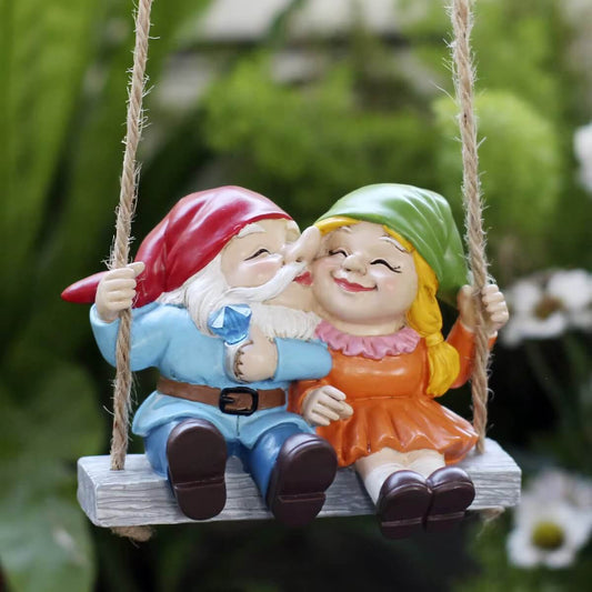 Gartenzwerg Paar hängend