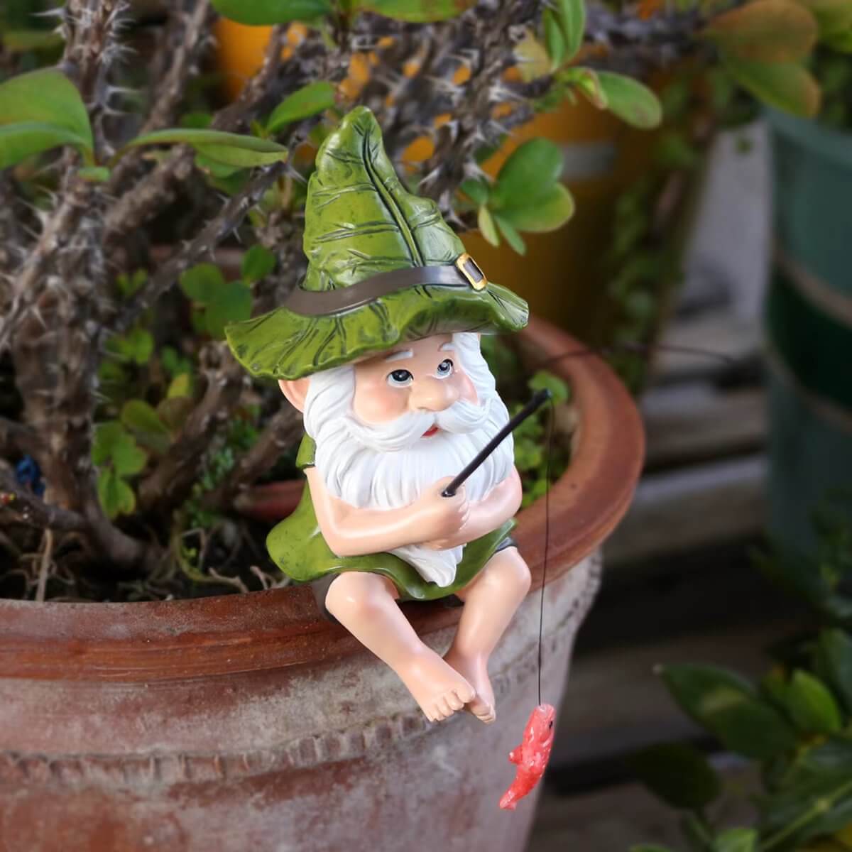 Gartenzwerg beim Angeln