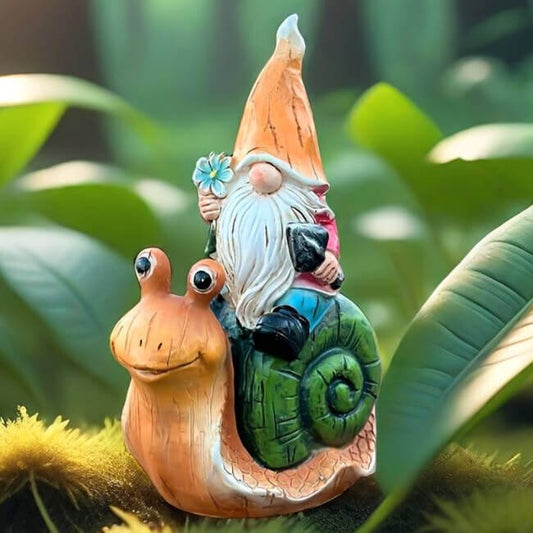 Gartenzwerg mit Schnecke