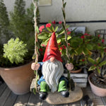 Hängender Gartenzwerg auf Schaukel - Vignette | GZLustig